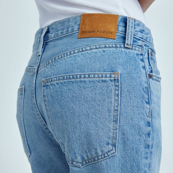 Aritzia DENIM FORUM The Joni High Rise Loose 29L in Picture This Bleu - Picture 5 of 8